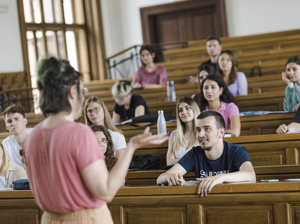 Studierende des Studiums Latein und Griechisch in einem Hörsaal der Uni Graz ©Uni Graz/Kanizaj