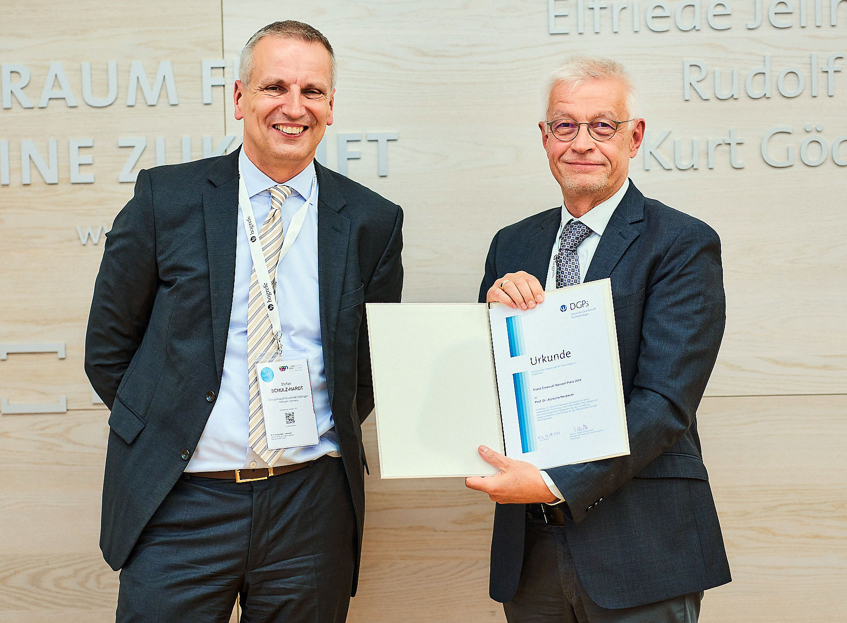 DGP-Präsident Stefan Schulz-Hardt (l.) und Intelligenzforscher Aljoscha Neubauer ©Roman Pfeiffer