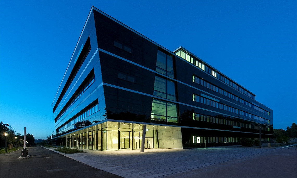 Max-Planck-Institut für die Physik des Lichts (MPL), Erlangen, Deutschland. Prof. Peter Banzer leitete über viele Jahre eine Forschungsgruppe am MPL. Bild: MPL