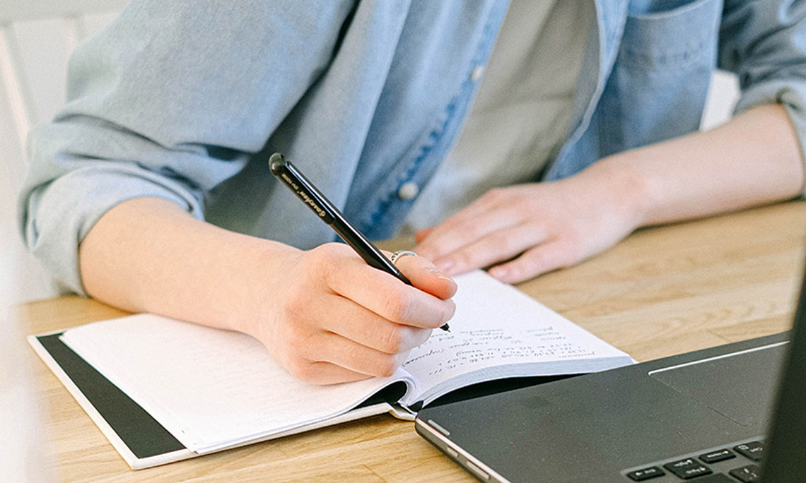 Aufgrund der Corona-Maßnahmen entfällt heuer im Aufnahmeverfahren Lehramt Sekundarstufe Allgemeinbildung der computerbasierter Test. Das Online-Self-Assessment ist aber wie gehabt bis morgen, 15. Mai 2020, abzuschließen. Foto: Ivan Samkov/pexels.com