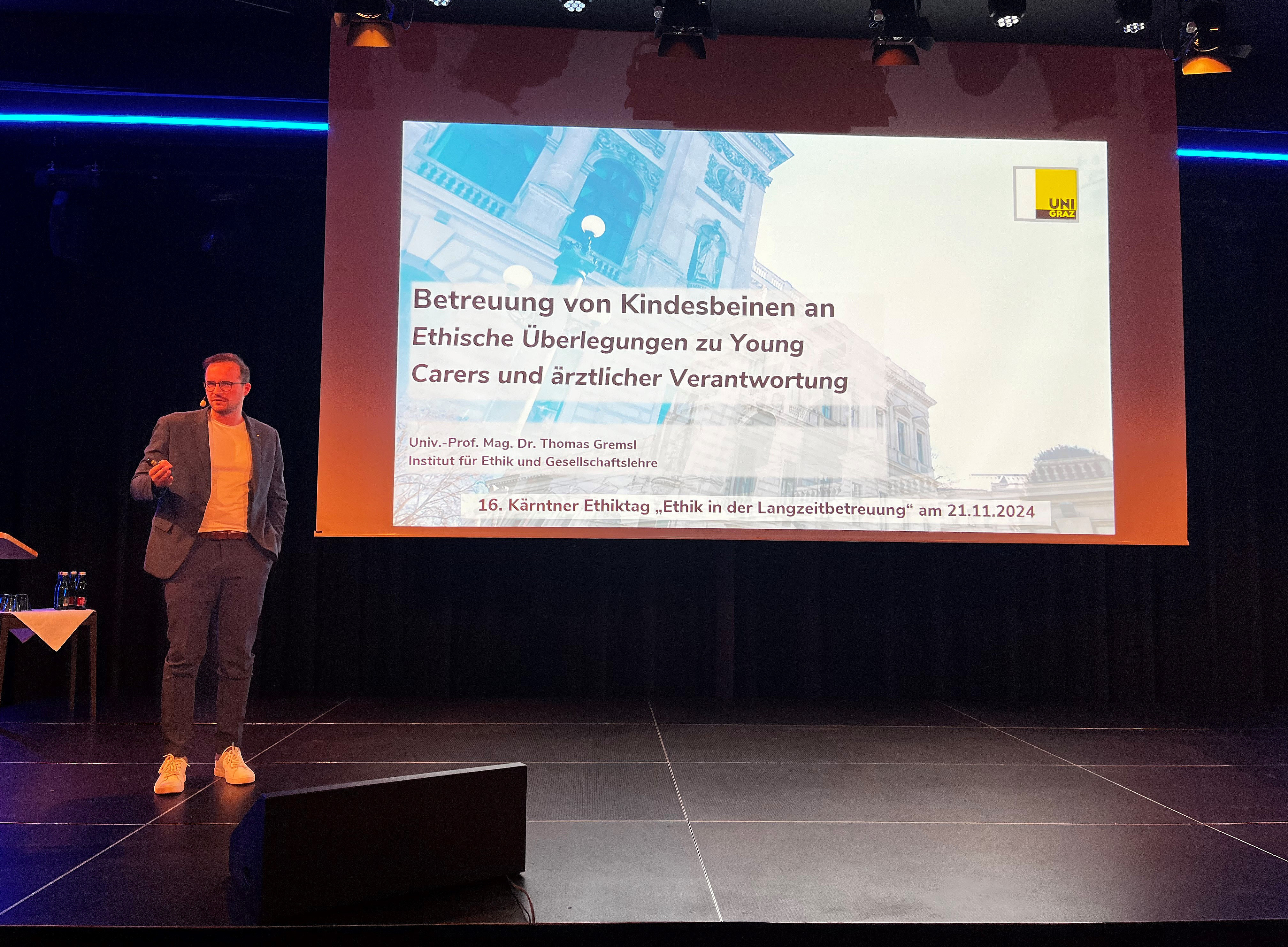 Prof. Gremsl bei seiner Keynote am Kärntner Ethik-Tag 2024 