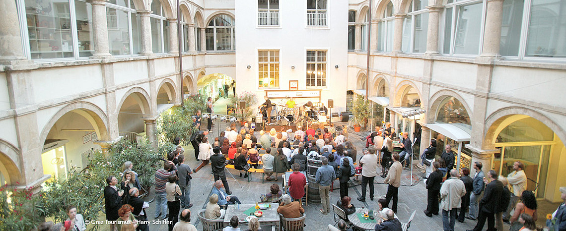 Stadt Graz Innenhof - Graz Tourismus (Foto: Harry Schiffer)