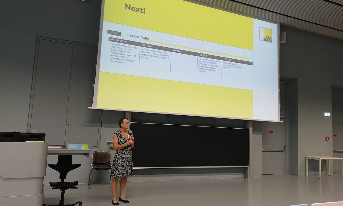 Professorin im Hörsaal