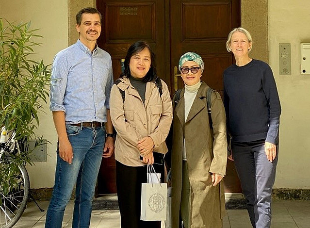 Bild zeigt Hilmiana Yudomartono und Nanny Dewi Tanzil, Professorinnen von der Padjadjaran University UNPAD, Prof. Ortlieb und Dr. Hirt 