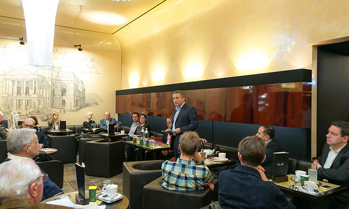 Uni Graz im Opern Café: Diskussion in anregender Kaffeehaus-Atmopshäre Foto: Wolf
