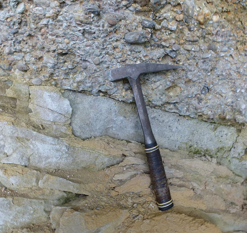 outcrop with sandstone as base layer and conclomerate above ©Uni Graz/Gerfried Winkler