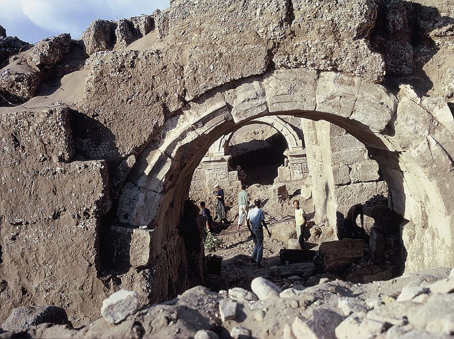 Forschungsgeschichte Tor ©Institut für Antike