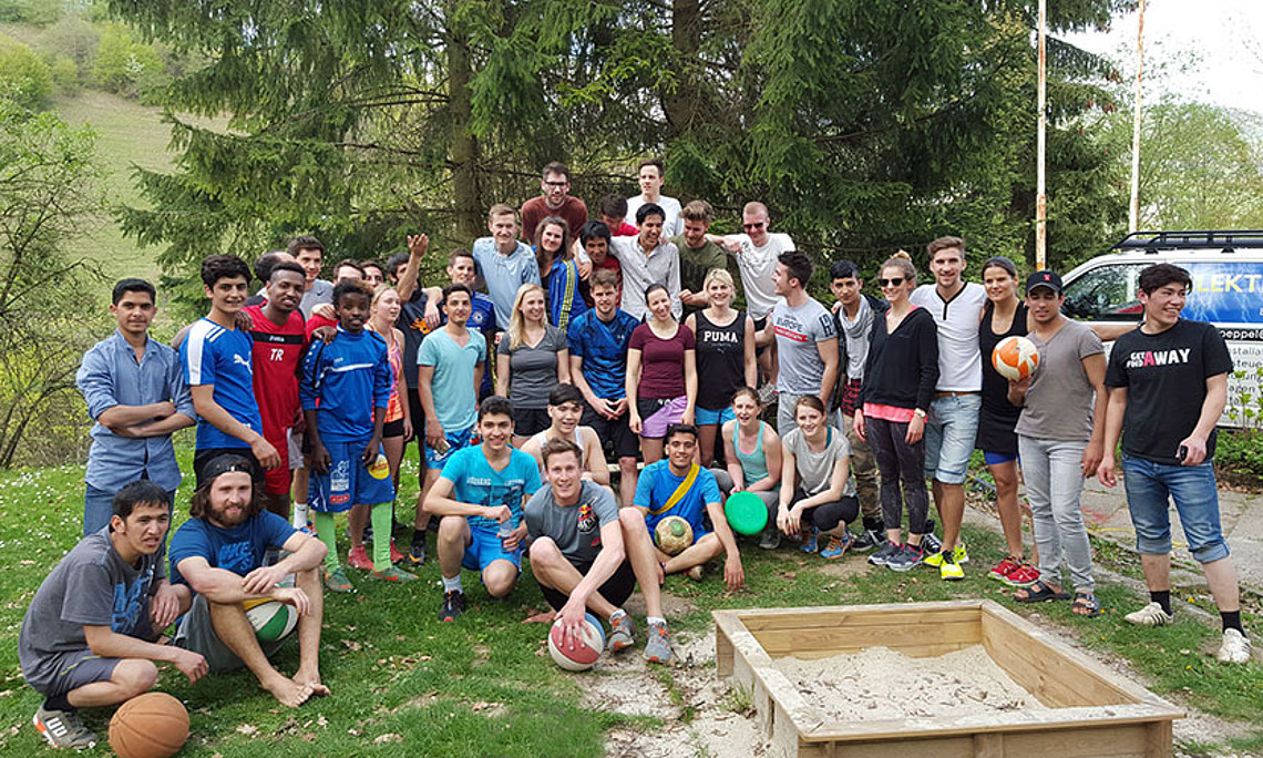 Sport-Studierende der Uni Graz trainieren mit Flüchtlingen in Deutsch Feistritz, Söding und Wildon. Fotos: Paletta. 