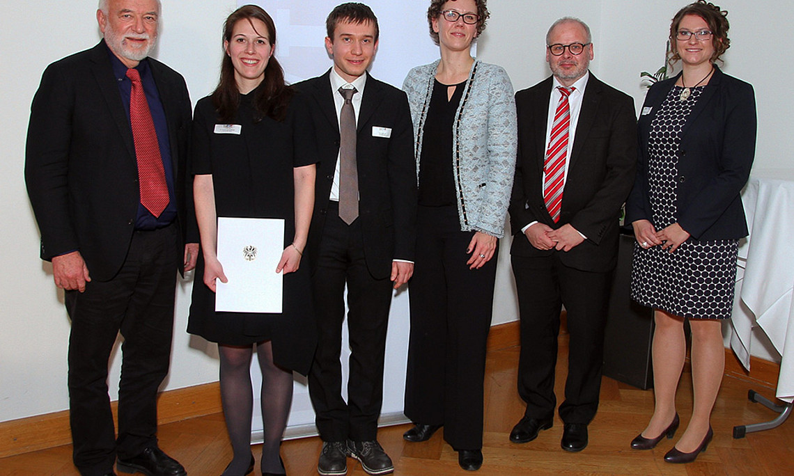 Award of Excellence an die besten DissertantInnen: Betreuer Heinz-Dieter Kurz, Marlies Schütz, Daniel Kraft, Sektionsleiterin Iris Rauskala, Betreuer Wolfgang Ring, Elisabeth Hobisch. Foto: Willy Haslinger
