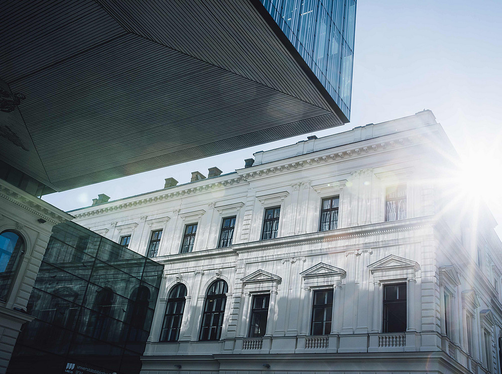 Das Hauptgebäude und Gebäude der Universitätsbibliothek der Uni Graz, Sujetbild für Studienbeitrag Uni Graz ©Uni Graz / Marija Kanizaj