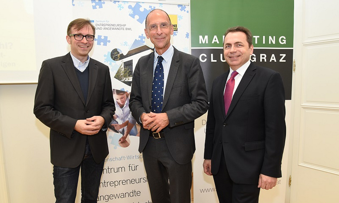 Wirtschaftsgespräche: Moderator Bernhard Weber (Zentrum für Entrepreneurship und angewandte Betriebswirtschaftslehre), Peter Filzmaier und SOWI-Dekan Thomas Foscht. 