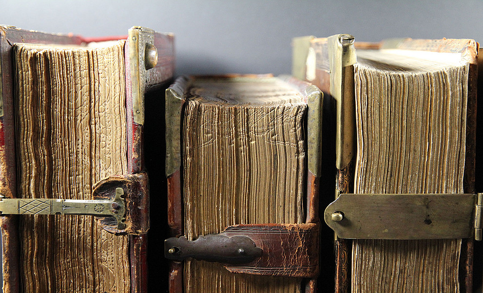 sehr alte, wertvolle Bücher