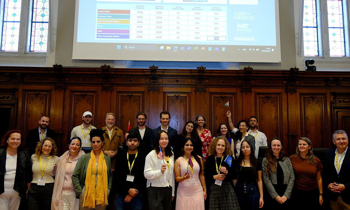 Gruppenbild im Rathaus