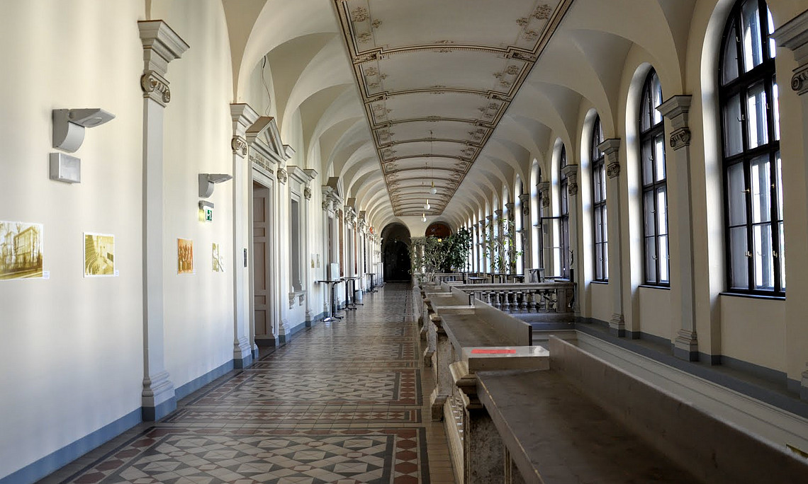Universität, Gebäude, Gang