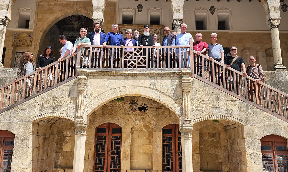 Irenäus-Arbeitskreis Mitglieder auf der Terasse des Klosters in Balamand