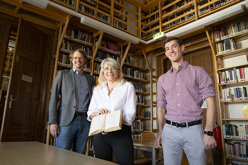 Sind den Dichtern der Antike auf der Spur: Markus Hafner, Ursula Gärtner und Christopher Londa. Foto: Uni Graz/Tzivanopoulos