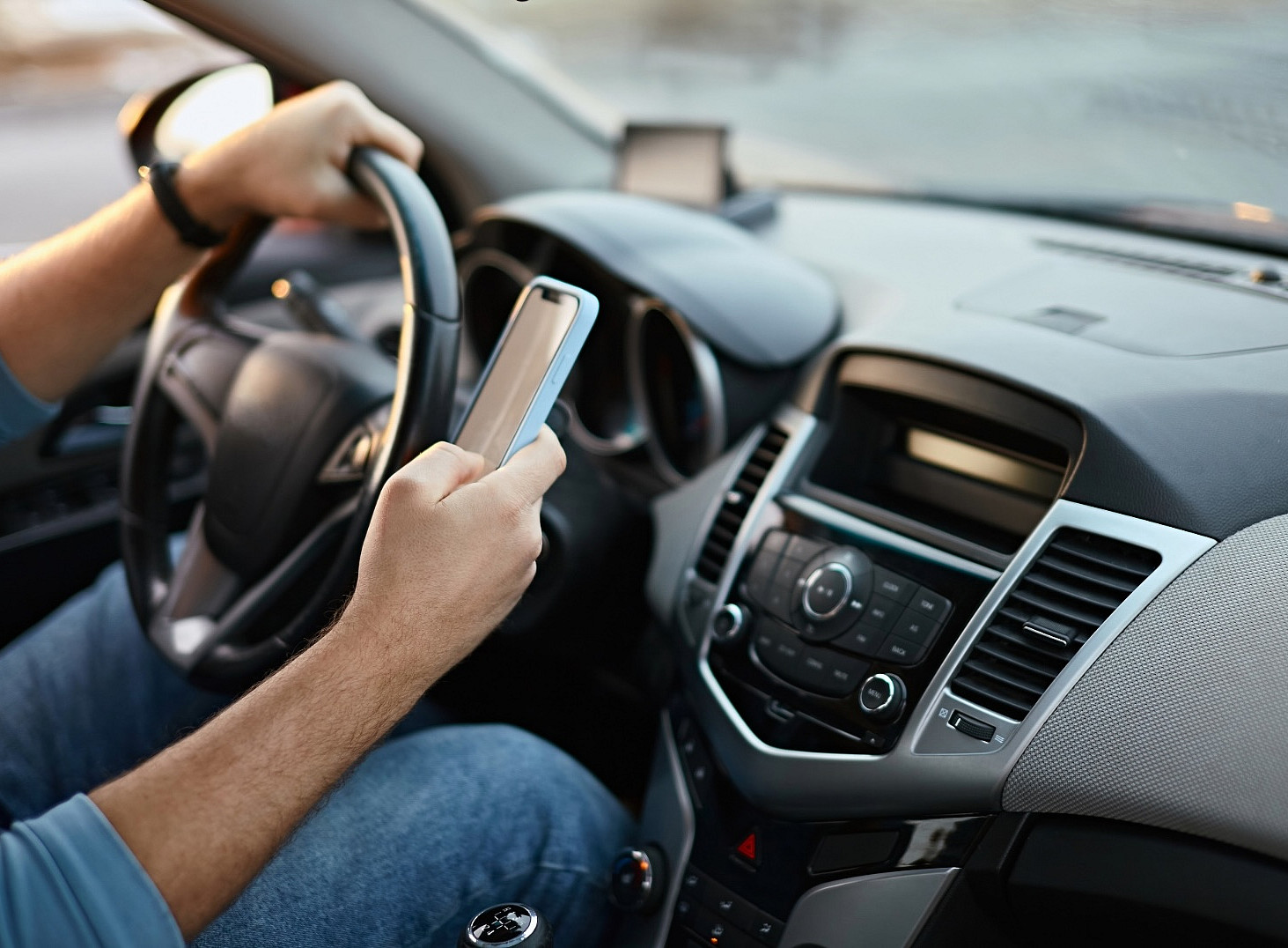Ablenkung im Auto 