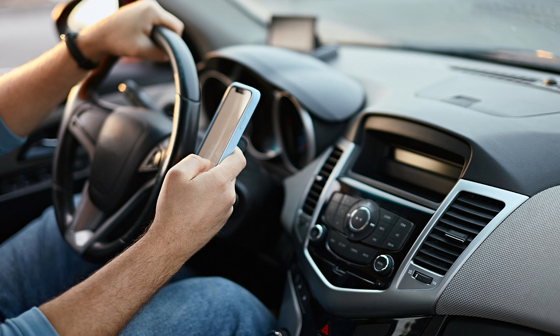 Ablenkung im Auto