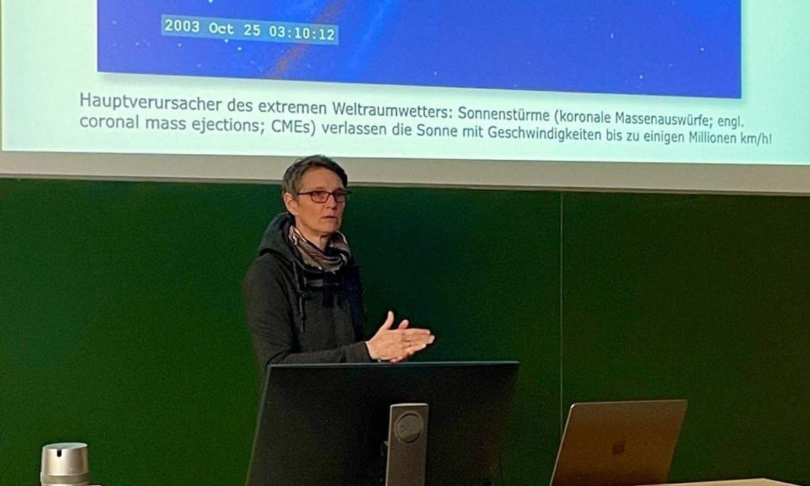 Fachbereichsleiterin der Astrophysik Manuela Stadlober-Temmer