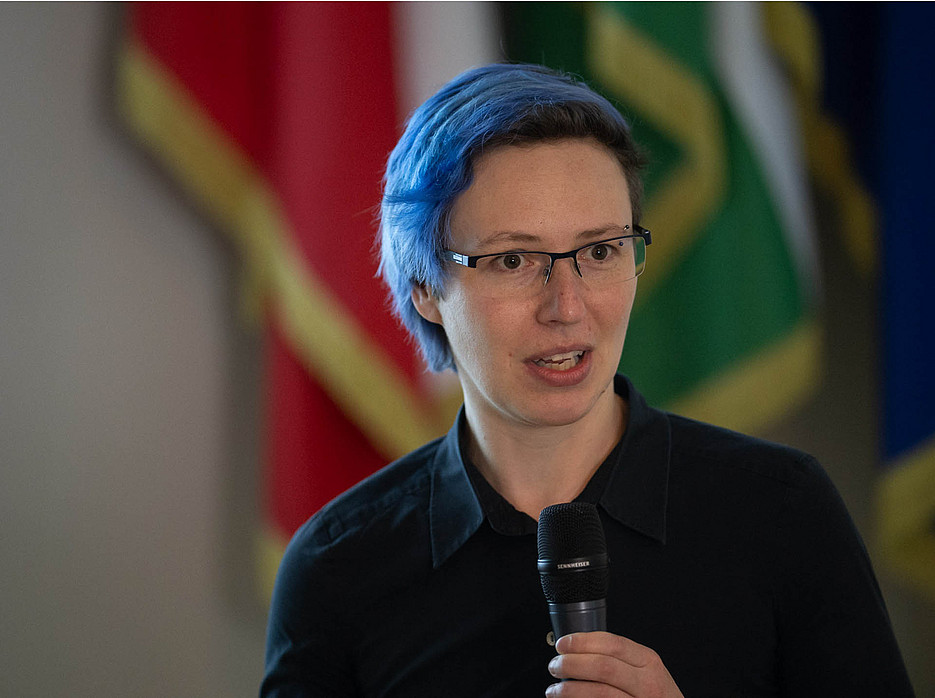 Jana Lasser spricht ©© Simon Blackley 2026