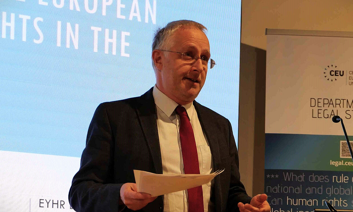 Gerd Oberleitner spricht bei der Präsentation des EYHR 2024.
