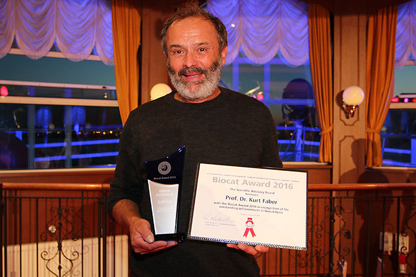 Kurt Faber erhielt den biocat2016-Award für sein Lebenswerk. Foto: TUHH. 