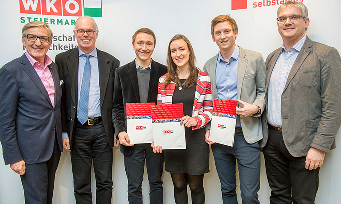 Josef Herk, Präsident der WKO Steiermark, Richard Sturn (Universität Graz), die StipendiatInnen Tobias Eibinger, Magdalena Rusch und Marcel Schudi mit Rupert Baumgartner (Universität Graz), v.l.. Foto: Fischer.