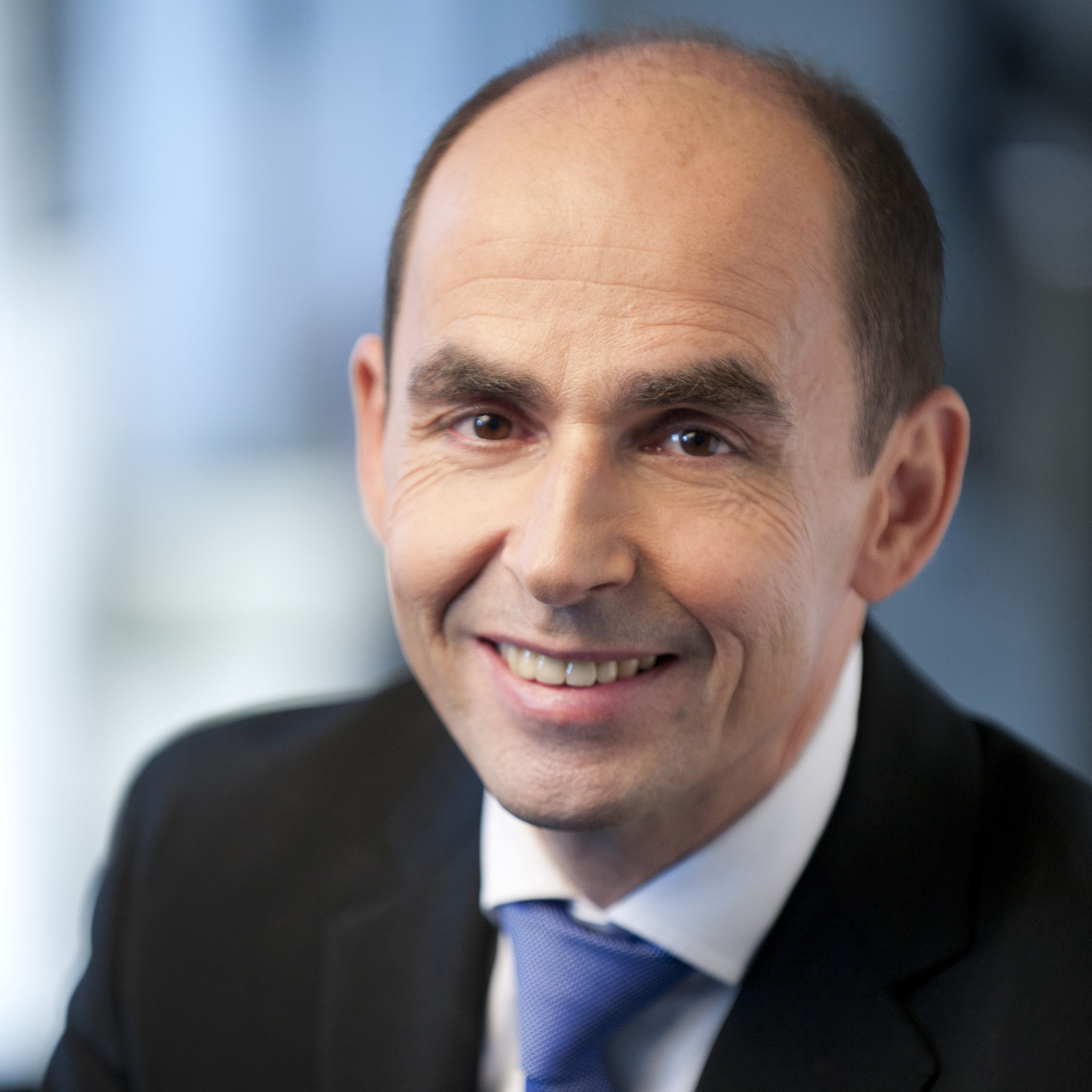 Portraitfoto von Klaus Rabel