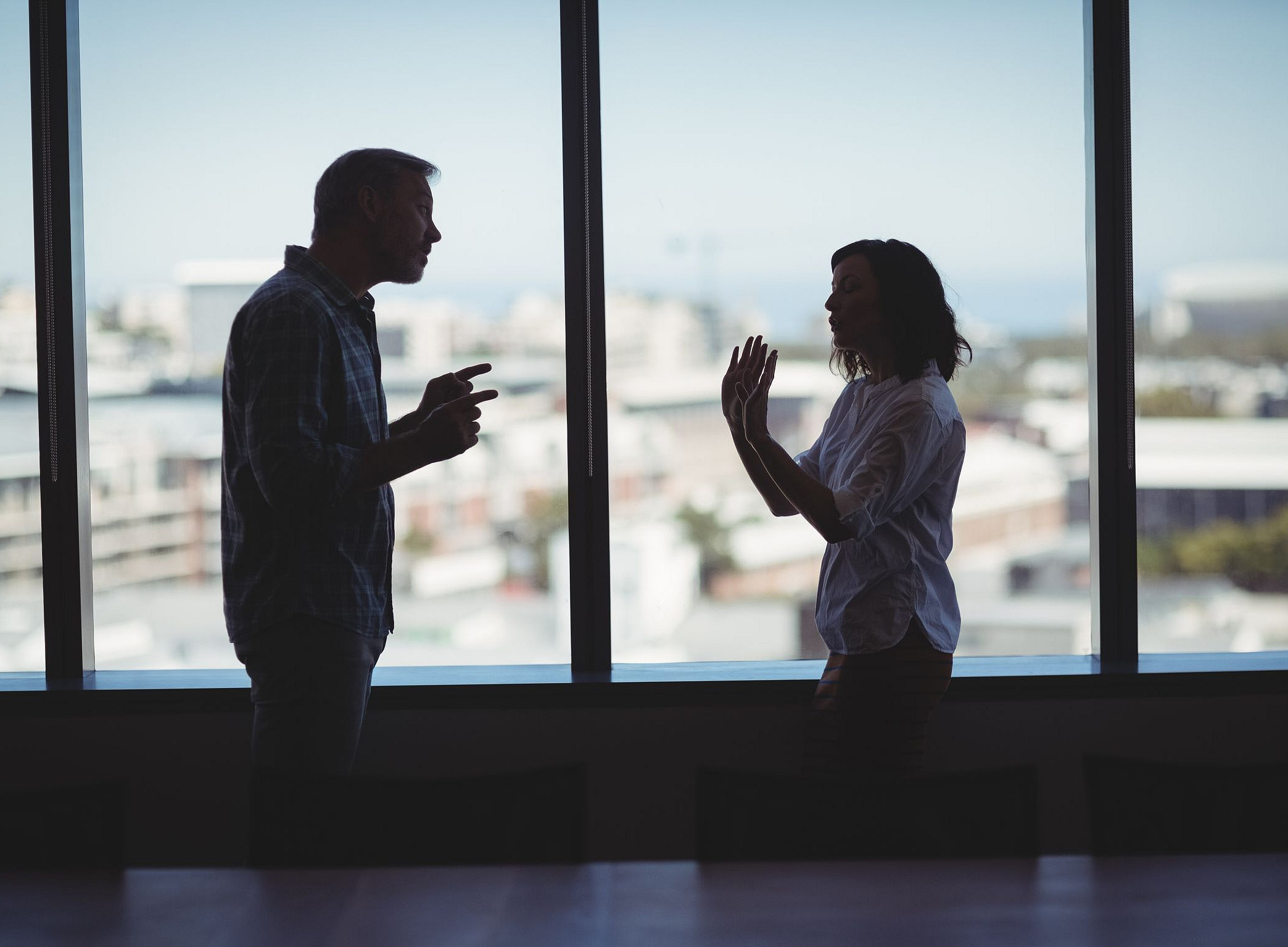 Ein Mann und eine Frau streiten © WavebreakMediaMicro by Adobe Stock