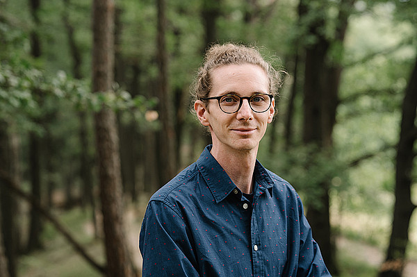 Gabriel Bachner widmet sich sozio-ökonomischen Auswirkungen des Klimawandels. Foto: Uni Graz/Kernasenko 