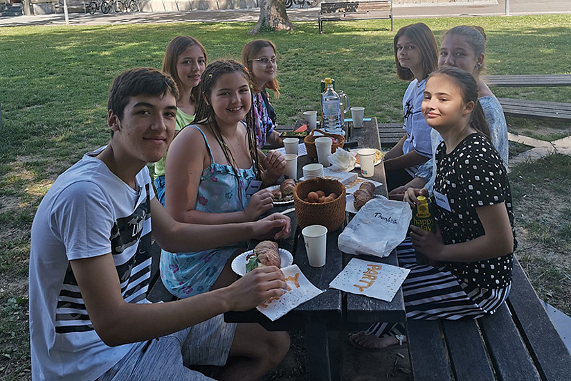 Die SchülerInnen mit Fluchterfahrung aus der Ukraine lernten während der Sommer-Uni Graz kennen und konnten neue Freundschaften schließen. Foto: Uni Graz/Schicker. 