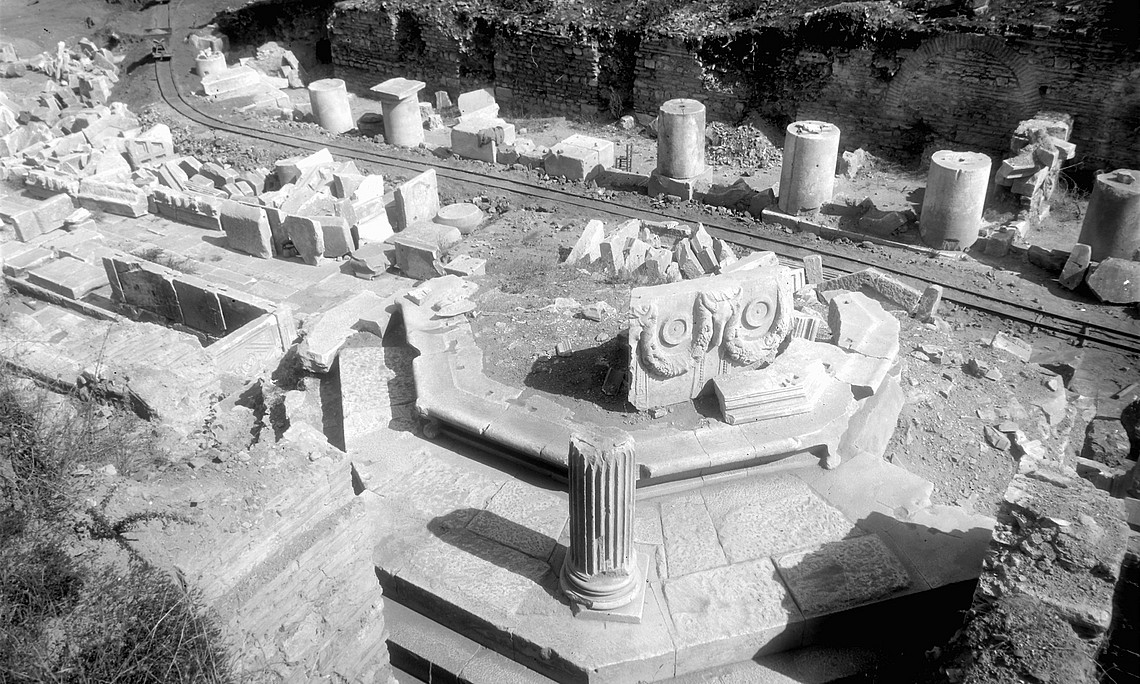 Fotografie des Oktogon in Ephesos