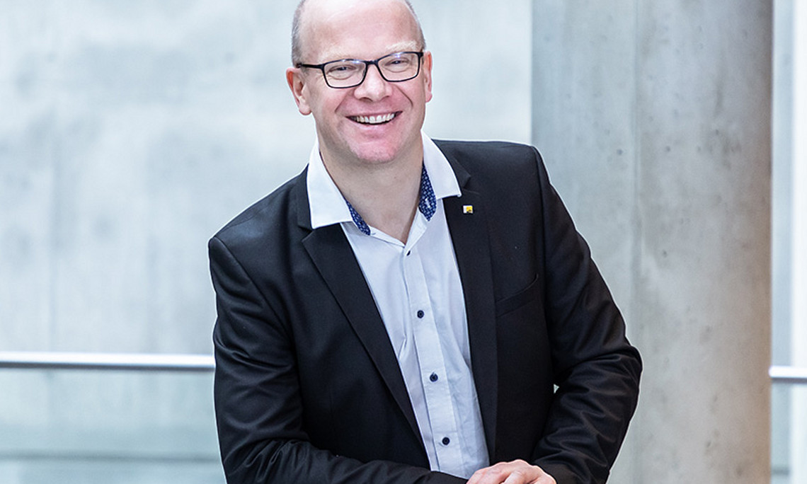 Stefan Thalmann analyses the exchange of data between companies. Foto: Uni Graz/Konstantinov