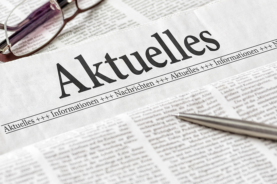 Zeitung mit der Überschrift Aktuelles