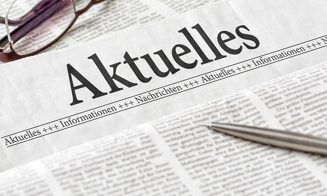 Zeitung mit der Überschrift Aktuelles