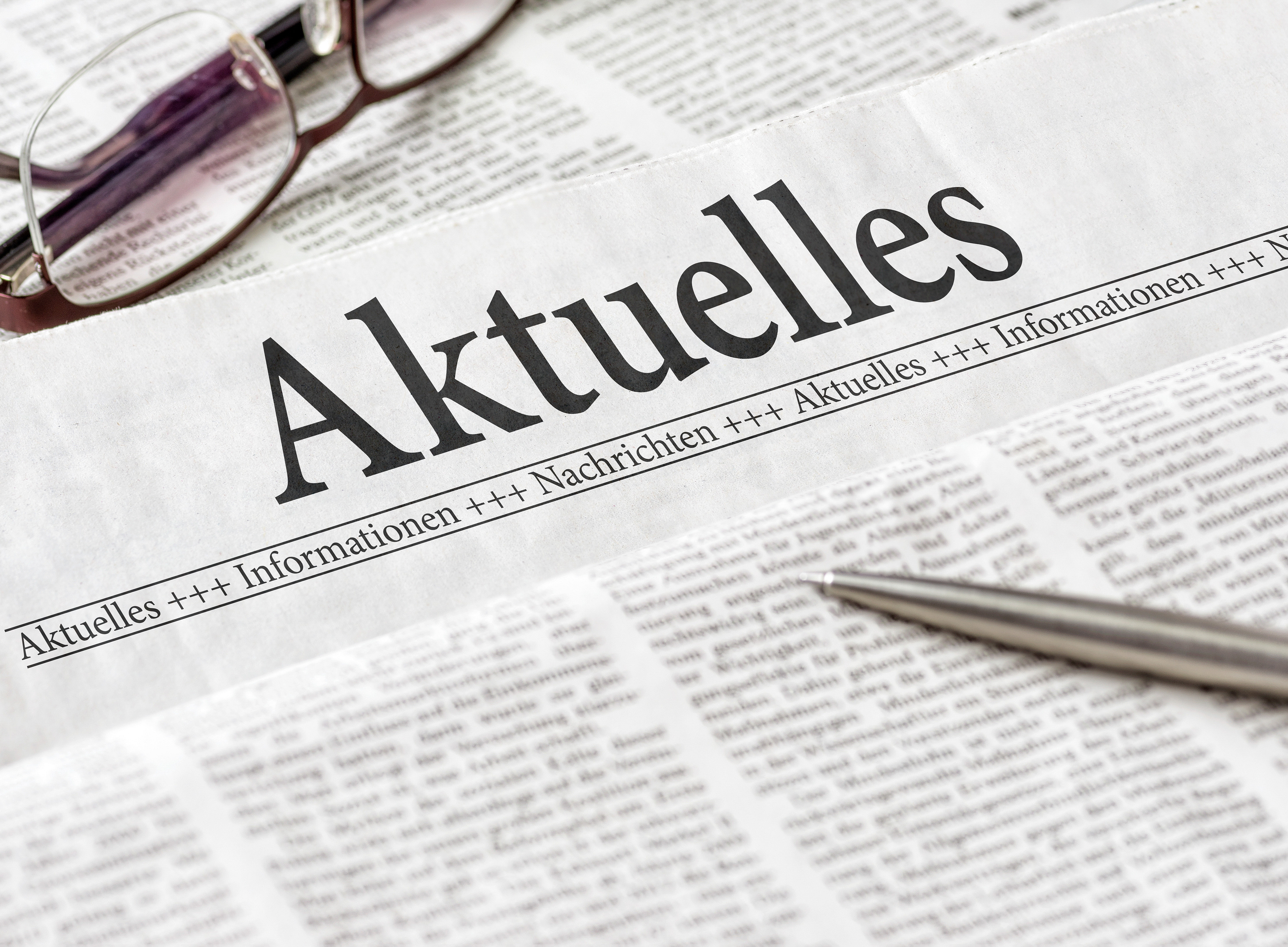 Zeitung mit der Überschrift Aktuelles 