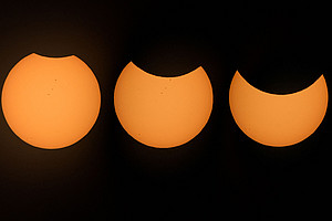 Archivaufnahmen der partiellen Sonnenfinsternis im Jahr 2017. Foto: NASA/Noah Moran