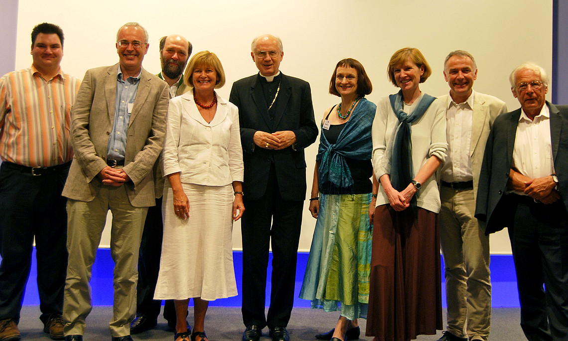 Soeren Keil (Canterbury Christ Church University, UK), Guy Laforet (Laval University Quebec, Canada), Michael Kuhn (Comece), Rektorin Christa Neuper, Bischof Egon Kapellari, Roberta Maierhofer (Uni Graz), Heidi Zikulnig (FA1E Europa & Außenbeziehungen, L