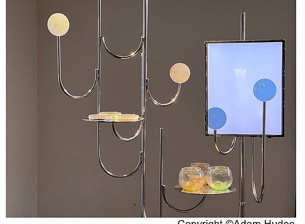 Kunstinstallation mit Spiegel und Kerzen © Steflinger_copyrigh_AdamHudec