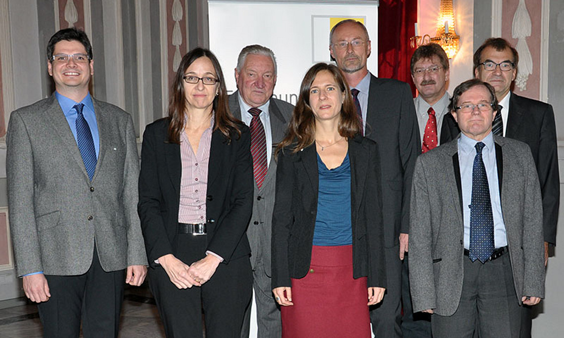 V.l.: Toma Glasnov (Leiter CD-Labor für Durchfluss-Chemie), Nadia Mösch-Zanetti (Leiterin Institut für Chemie), Ulrich Santner (Vorstand Anton Paar), Brigitte Müller (Christian Doppler Forschungsgesellschaft CDG), Peter Kettisch (Division Manager/Prod