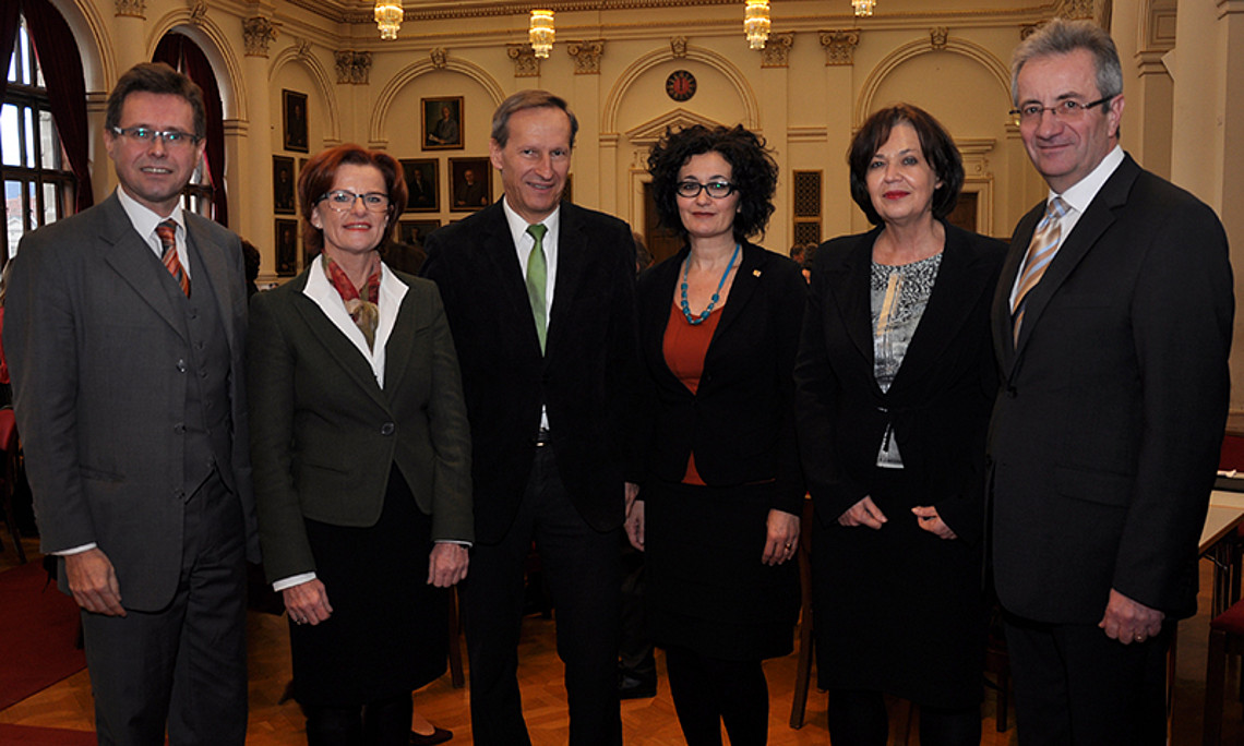 Uni-Graz-Vizerektor Martin Polaschek, PH-Steiermark-Rektorin Elgrid Messner, KPH-Rektor Siegfried Barones, Uni-Klagenfurt-Vizerektorin Cristina Beretta, PH-Kärnten-Rektorin Marlies Krainz-Dürr und PH-Burgenland-Rektor Walter Degendorfer (v.l.)