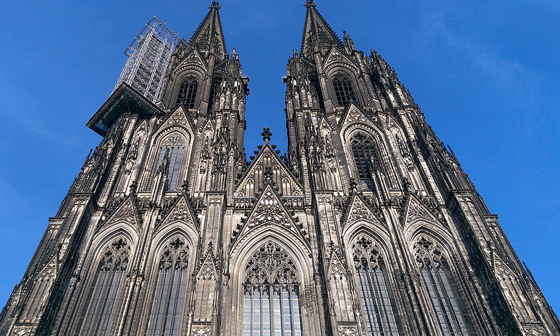 Kirchen haben zwar kulturellen, oft aber keinen Marktwert. Der Kölner Dom wurde einmal auf 17 Euro geschätzt. Foto: Sebatian G – Pixabay