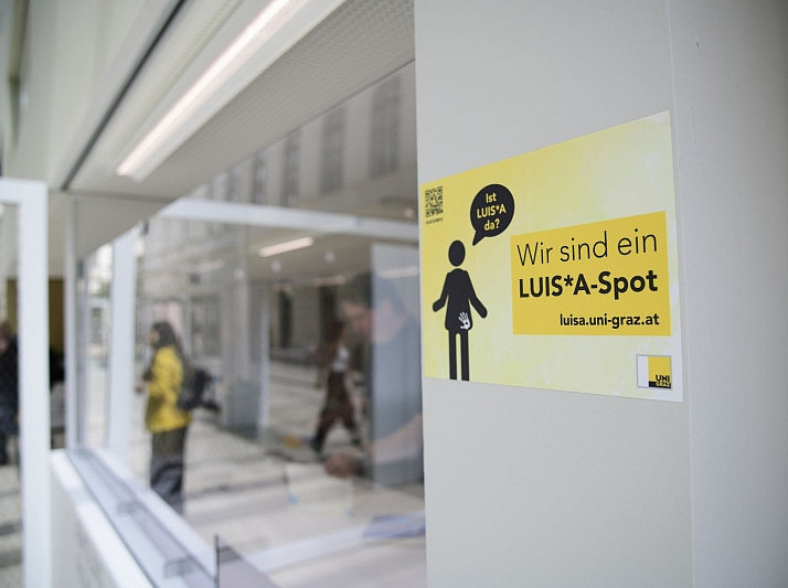 LUIS*A sign at the UB circulation desk ©Universität Graz/Tzivanopoulos