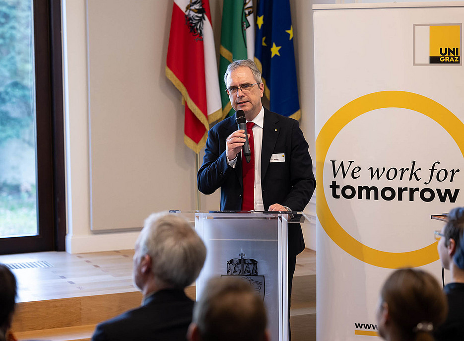 Rektor Peter Riedler spricht ©© Simon Blackley 2026