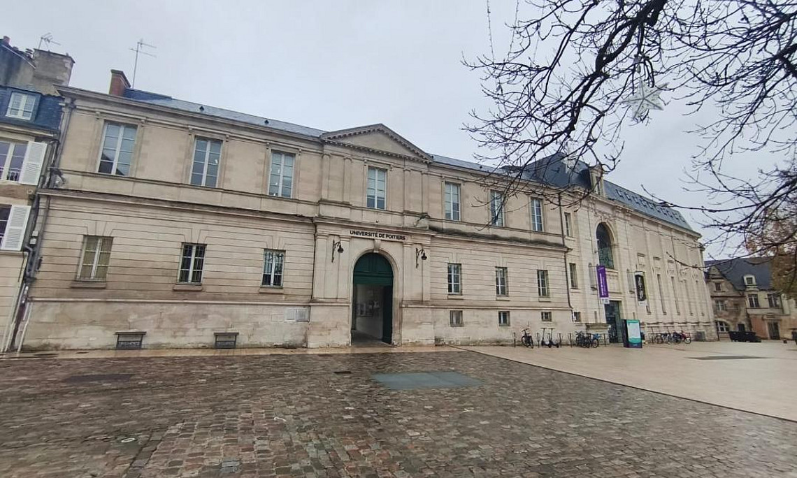 Ansicht vorne Universität