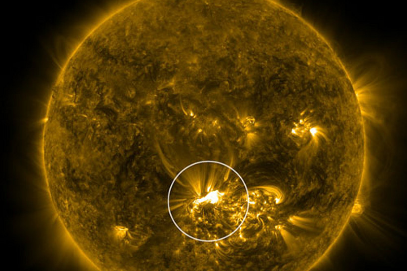 Sonnenstürme treffen die Erde immer wieder - im schlimmsten Fall lösen sie grobe Störungen im Erdmagnetfeld aus. Bild: NASA/SDO, 12. Juli 2012