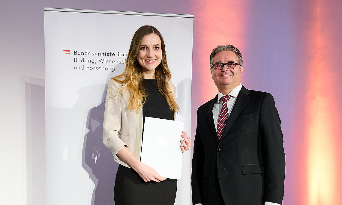 Elisabeth Paar bei der Preisverleihung des Award of Excellence