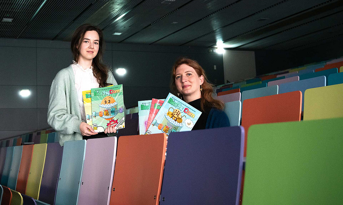 Ariane Pessentheiner (rechts) und Hannah Kohlmaier 