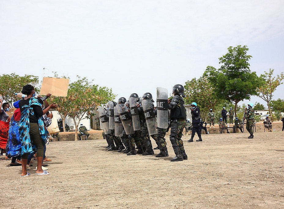 Demonstranten in Ruanda stehen Polizeikräften gegenüber ©UNMISS\Janet Adongo