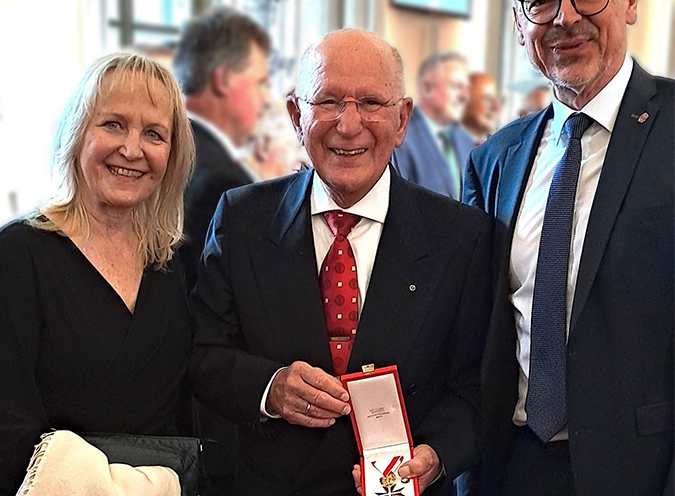 (von rechts nach links) Rektor der Kunstuniversität Graz, ao. Univ.-Prof. MMag. Dr. Georg Schulz, Ao.Univ.-Prof.i.R. Dr. Willibald Plessas und Frau Dr. Ulrike Erhart-Sauseng, Vizepräsidentin bei der Gesellschaft der Freunde der KUG. - Foto: Uni Graz / Weiss ©Uni Graz / Weiss
